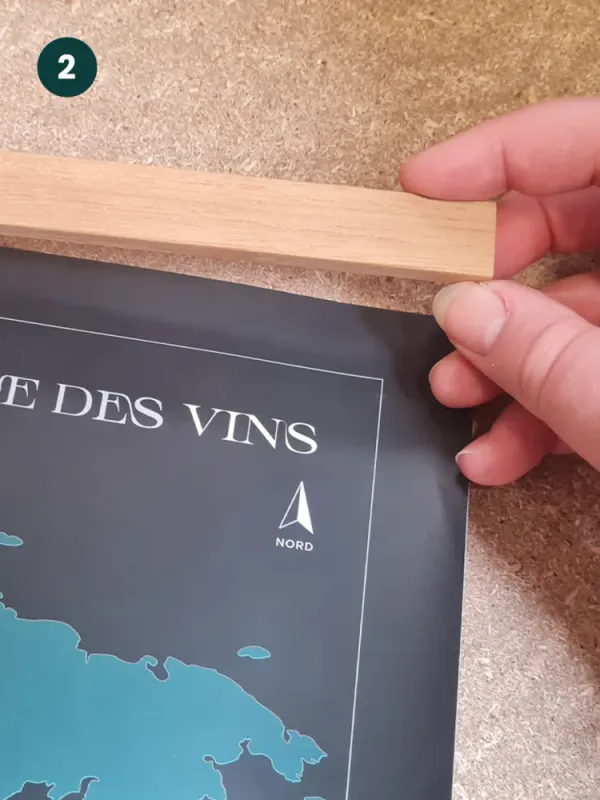 Magnetisk treplakatramme til skrapekart  73 cm